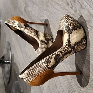 H BY Halston brown embossed snakeskin heel pumps